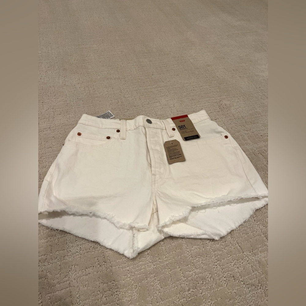 Levi’s jean shorts white